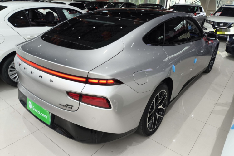 小鹏P7 2023款 P7i 610 Max 性能版车身外观7