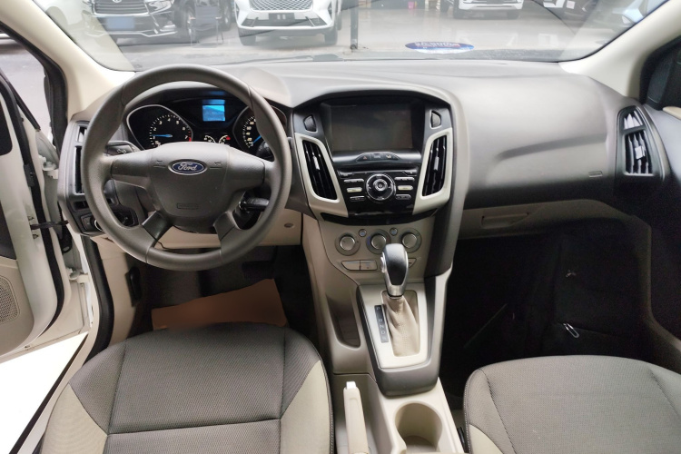 福特 福克斯 2012款 三厢 1.6L 自动舒适型中控内饰12