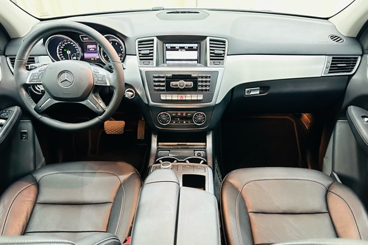 奔驰M级 2015款 ML 320 4MATIC中控内饰7002