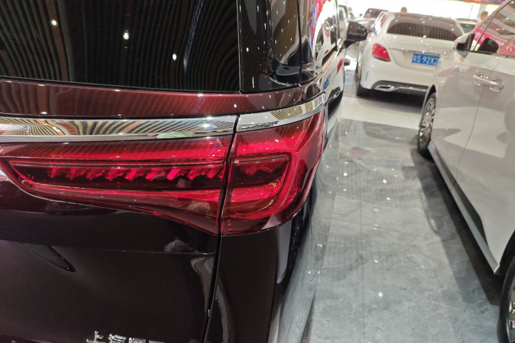 别克GL8 2022款 Avenir艾维亚 六座贤礼版车身外观9