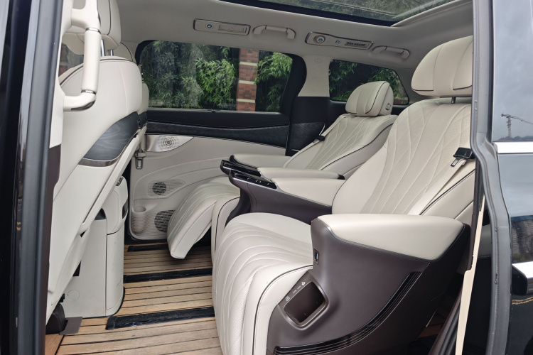 腾势D9 2024款 EV 620 尊享型中控内饰7002