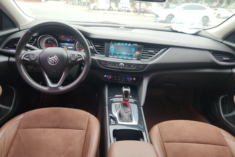 别克 君威 2017款 20T 精英型中控内饰12