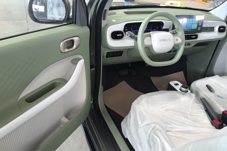 吉利银河 2025款 210km 熊猫骑士中控内饰20