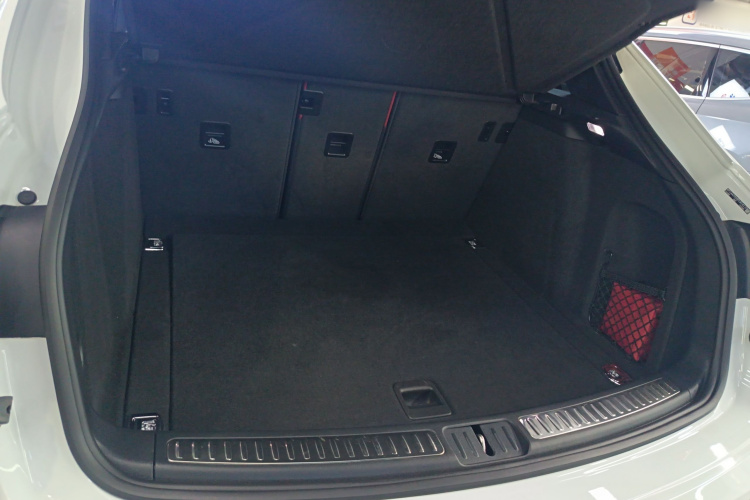 保时捷 2024款 Macan 2.0T机舱底盘23