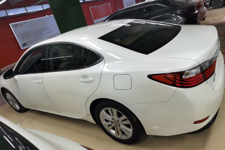 雷克萨斯ES 2014款 250 精英版车身外观4