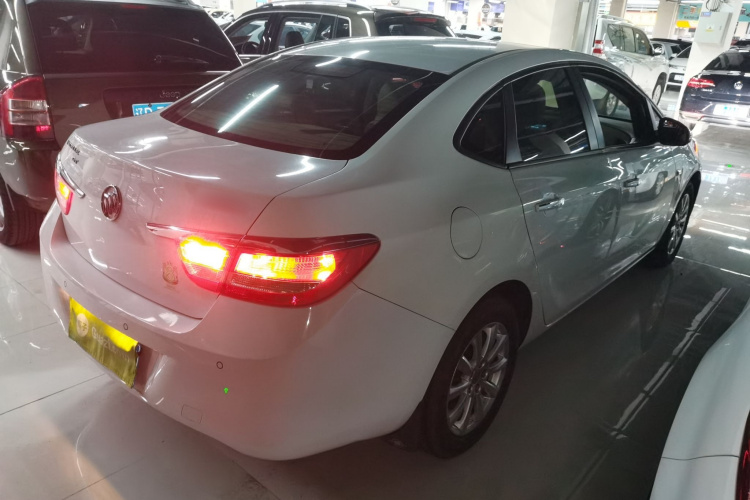 别克 英朗 2013款 GT 1.6L 自动时尚版车身外观7