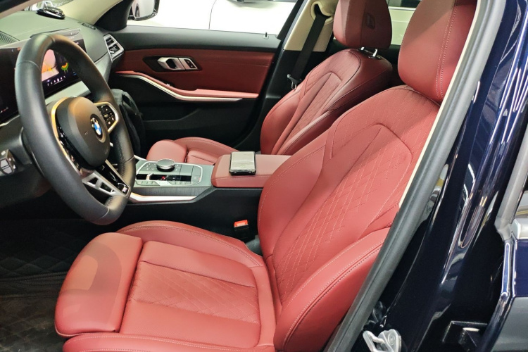 宝马3系 2025款 325Li M运动套装中控内饰19