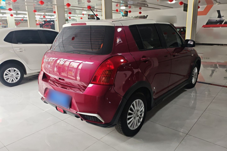 铃木 雨燕 2014款 1.3L 手动标准型车身外观7