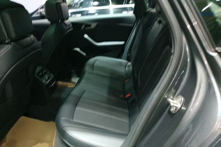 奥迪A4L 2024款 40 TFSI 豪华动感型中控内饰7004