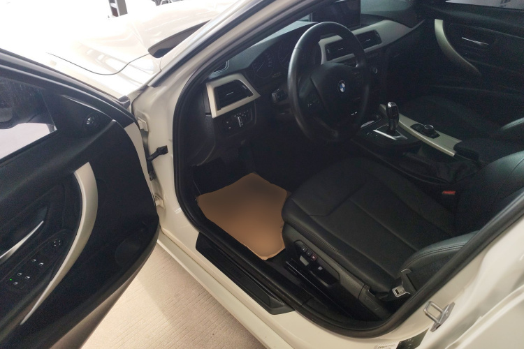 宝马3系 2015款 316i 进取型中控内饰7003