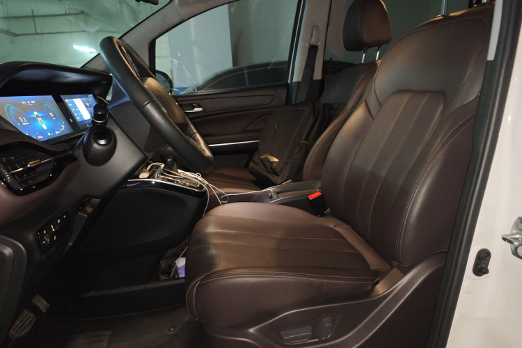 广汽传祺 传祺M6 2019款 270T DCT尊荣版（六座）国VI中控内饰19