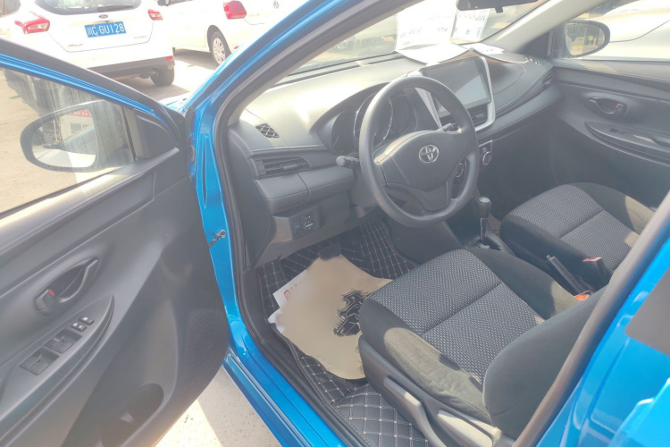 丰田 威驰FS 2017款 1.5L CVT锋驰版中控内饰7002