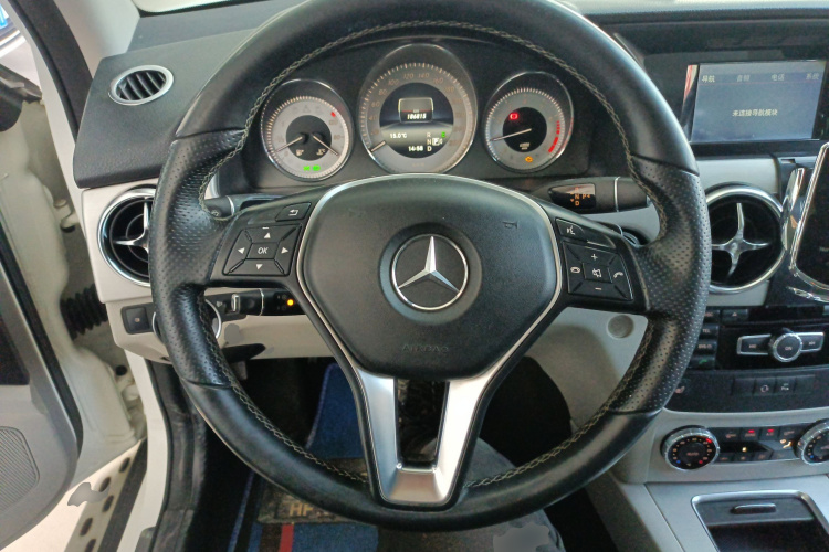 奔驰GLK级 2013款 GLK 300 4MATIC 动感天窗型局部细节13