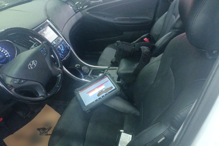 现代 索纳塔 2015款 经典 2.0L 自动豪华版局部细节19