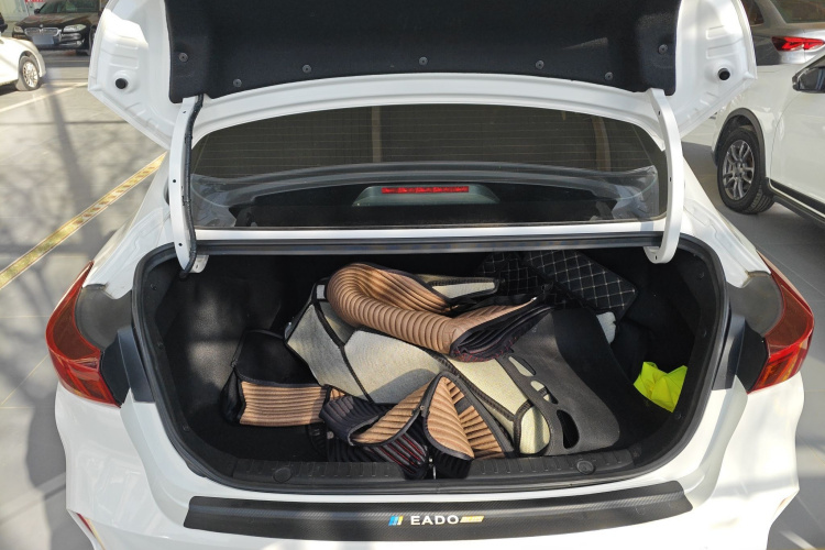 长安 逸动 2021款 PLUS 1.6L GDI 手动豪华型机舱底盘23