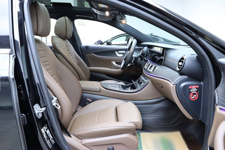 奔驰E级 2023款 E 260 L 运动型 4MATIC中控内饰7011