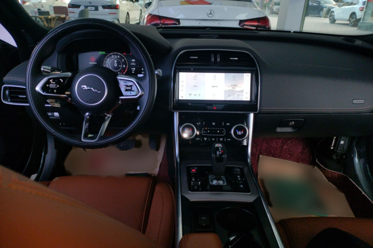 捷豹XEL 2022款 2.0T 250PS R-DYNAMIC S进取运动版中控内饰7002