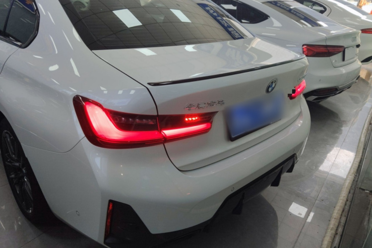 宝马3系 2023款 325Li M运动曜夜套装车身外观6