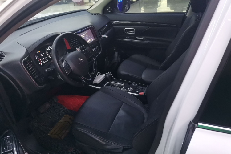 三菱 欧蓝德 2018款 2.4L 四驱豪华版 7座局部细节19