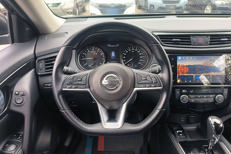日产 奇骏 2021款 2.0L CVT 2WD XL ITS舒适纪念版中控内饰13