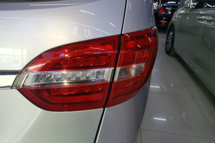 别克GL8 2017款 25S 舒适型 国V车身外观6006