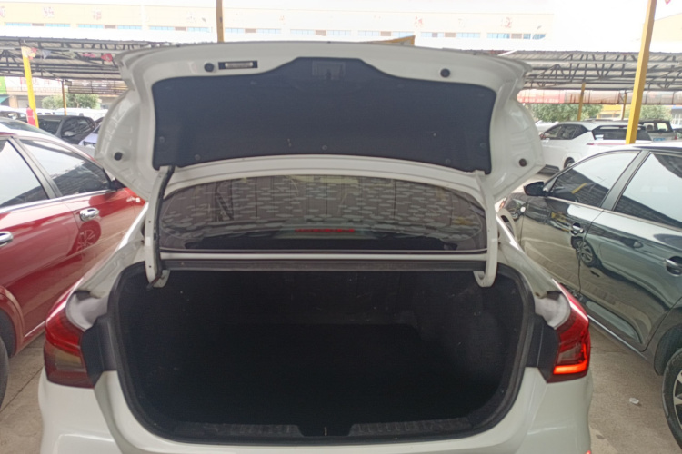 长安 逸动 2018款 1.6L GDI 手动领尚型机舱底盘23