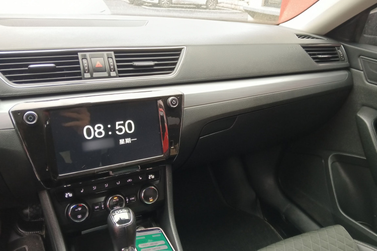 斯柯达 速派 2018款 TSI280 DSG舒适版 国V中控内饰7002