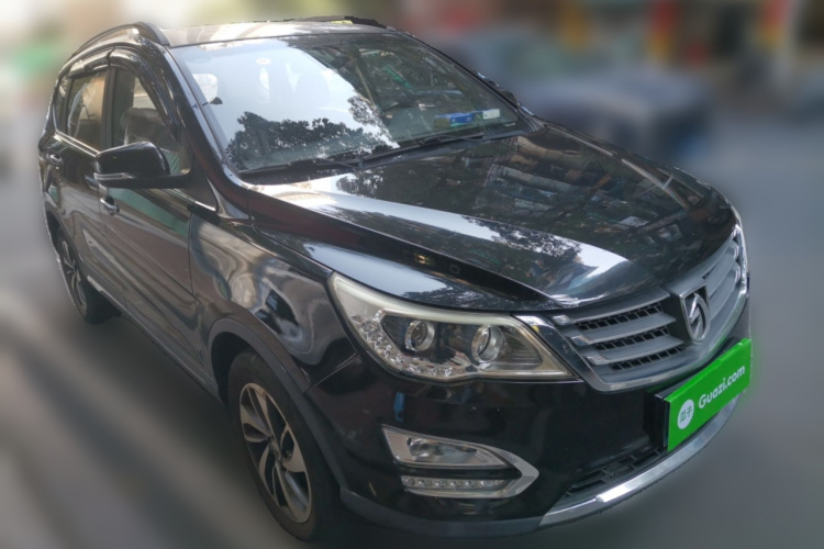 宝骏560 2016款 1.8L iAMT豪华型车身外观3