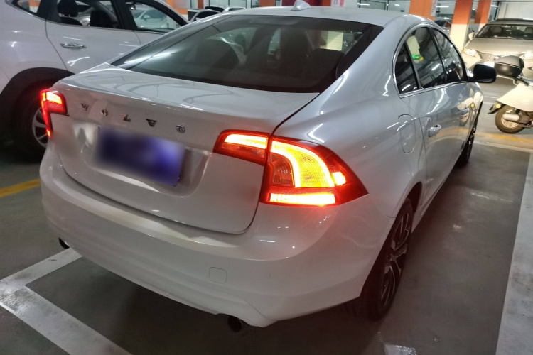 沃尔沃S60 2018款 S60L T3 智进进取版车身外观7