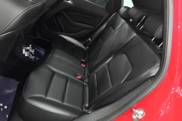 奔驰B级 2018款 B 200 动感型中控内饰21