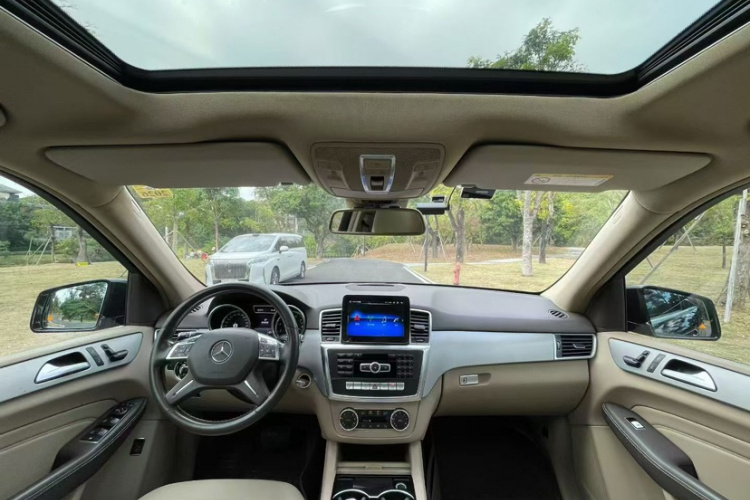 奔驰M级 2015款 ML 320 4MATIC中控内饰7003