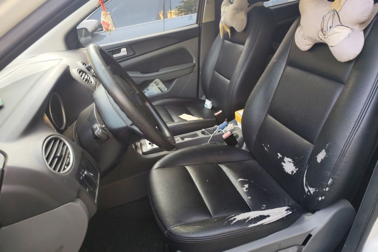 福特 福克斯 2013款 两厢经典 1.8L 自动基本型中控内饰19