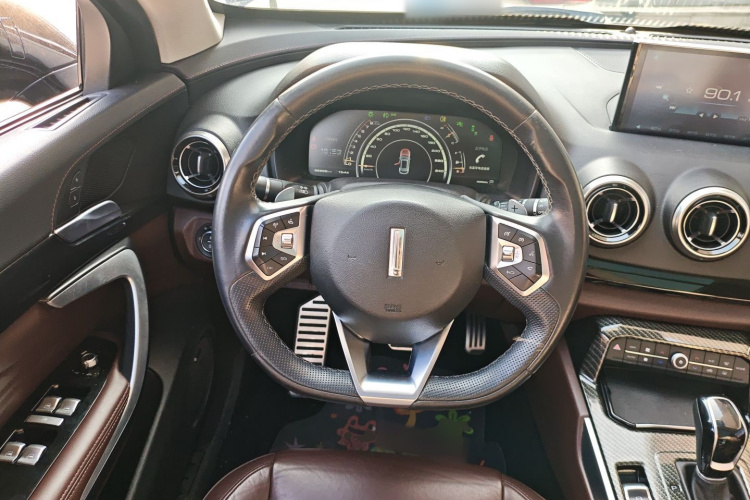 魏牌 VV7 2017款 2.0T 旗舰型中控内饰13