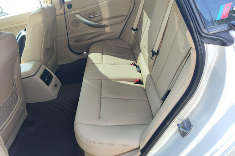 宝马3系GT 2014款 320i 领先型中控内饰7004