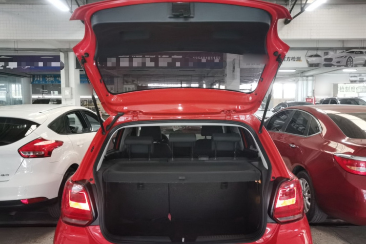 大众 Polo 2014款 1.6L 自动舒适版机舱底盘23