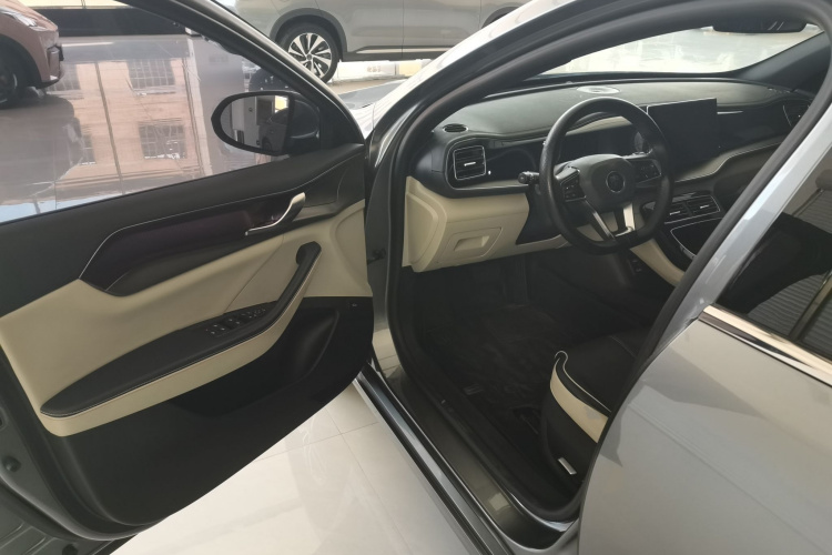 比亚迪 秦PLUS 2021款 DM-i 55KM 旗舰型中控内饰7003