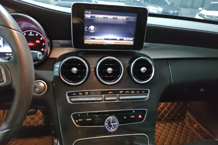 奔驰C级 2017款 改款 C 200 L 运动版局部细节16