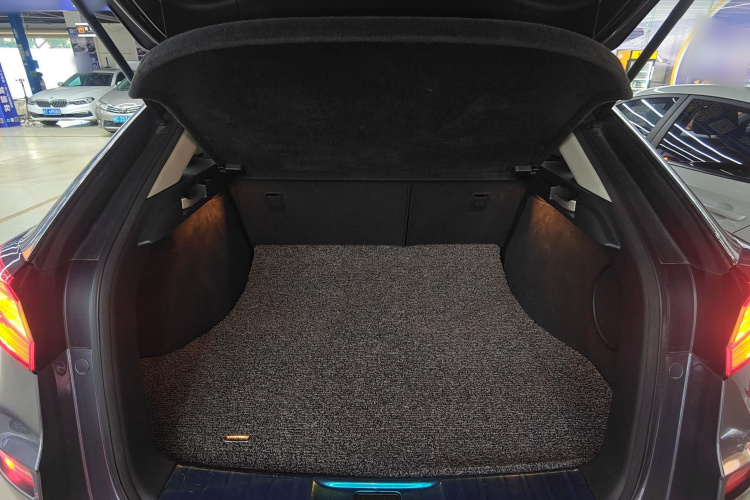 本田 冠道 2017款 240TURBO 两驱尊享版机舱底盘23