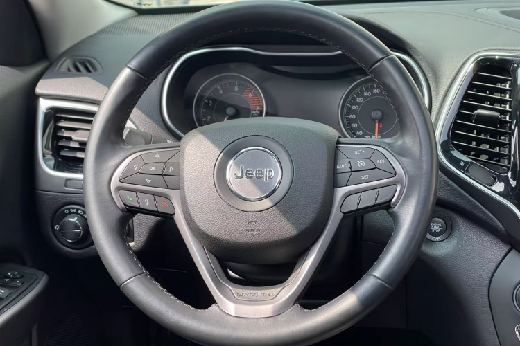 Jeep 自由光 2019款 2.0T 两驱智享版 国VI中控内饰13