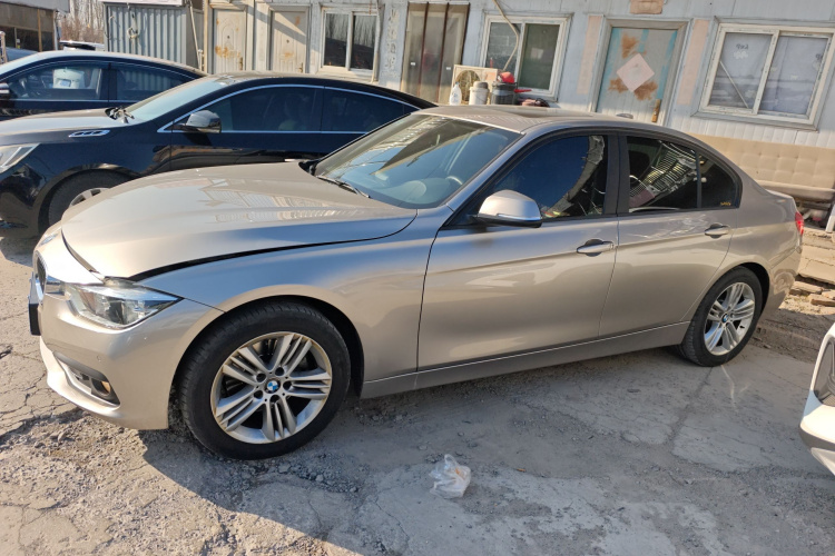 宝马3系 2017款 318i 时尚型车身外观4