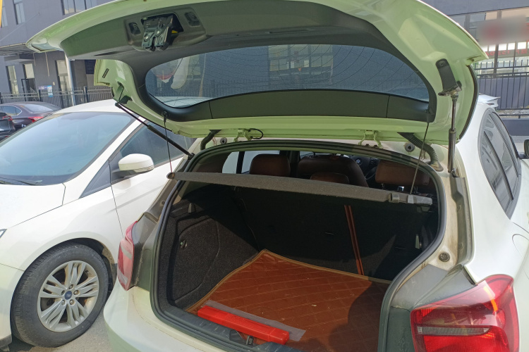 宝马1系(进口) 2013款 改款 116i 领先型机舱底盘23