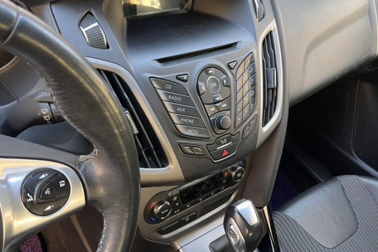 福特 福克斯 2012款 两厢 1.6L 自动风尚型中控内饰7002