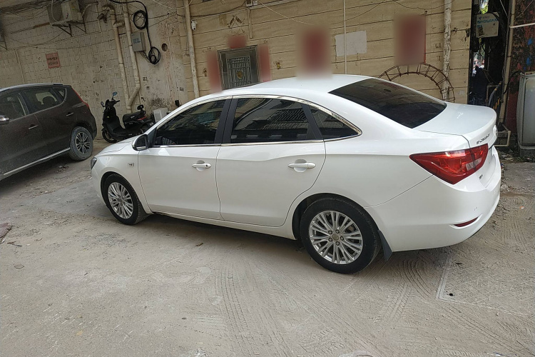 别克 英朗 2017款 15N 自动精英型车身外观4