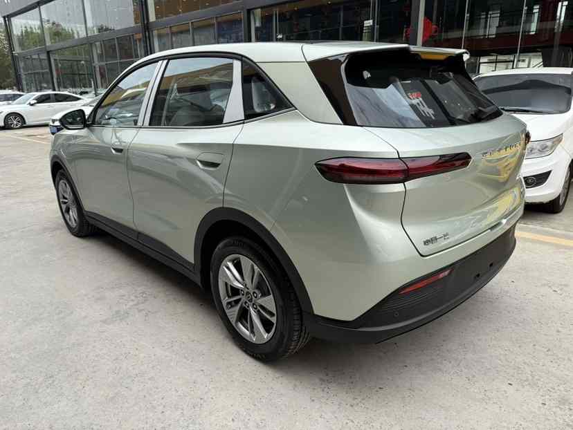 奔腾 悦意03 2025款 565km 乐享版(3)