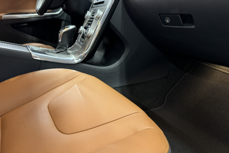 沃尔沃S60 2019款 S60L 改款 T5 智进进阶版局部细节9006