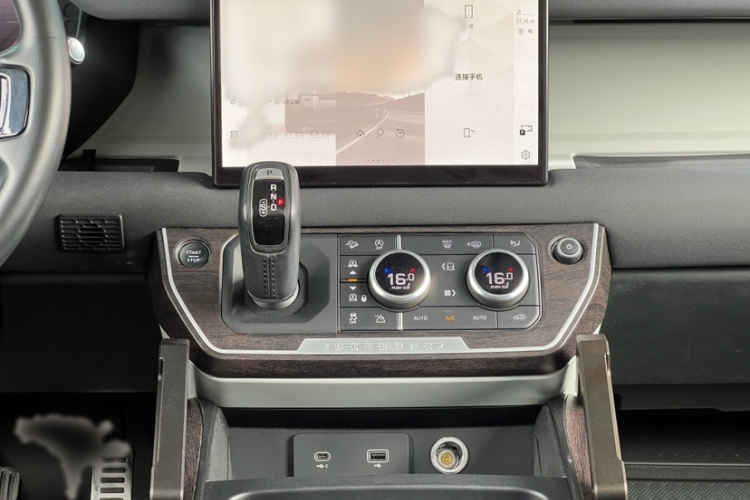 路虎卫士 2023款 90 3.0T P400 XS中控内饰7004