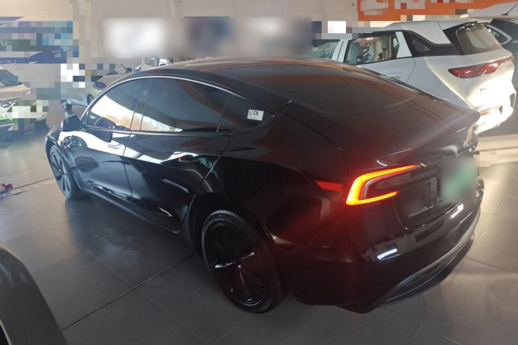 特斯拉 Model 3 2023款 后轮驱动版车身外观4