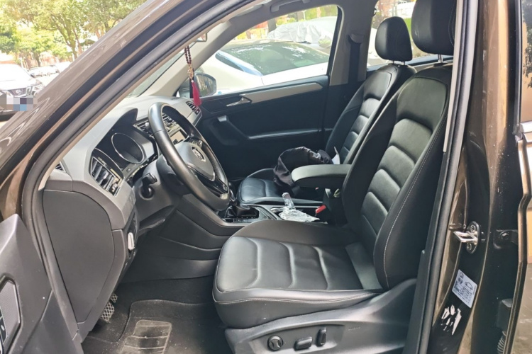 大众 途观L 2018款 330TSI 自动两驱舒适版中控内饰19