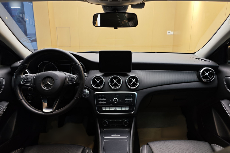 奔驰GLA 2018款 GLA 200 动感型中控内饰7003