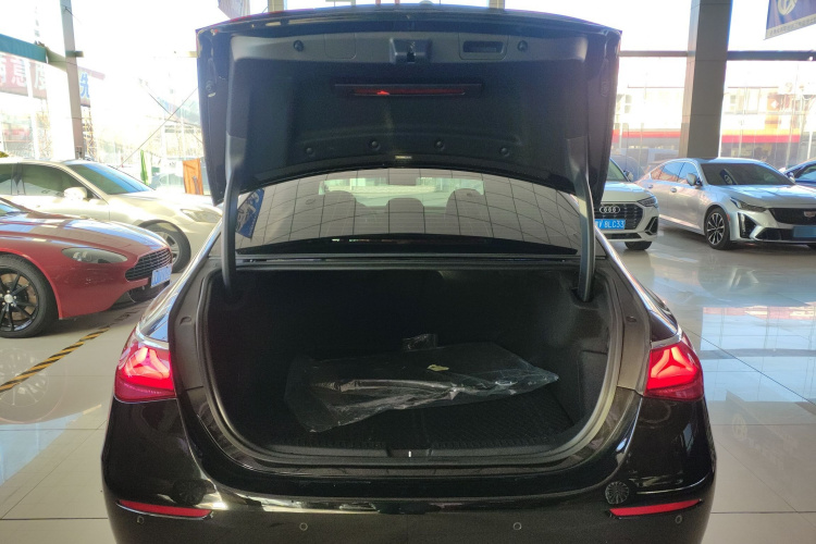 奔驰E级 2025款 改款 E 260 L机舱底盘23